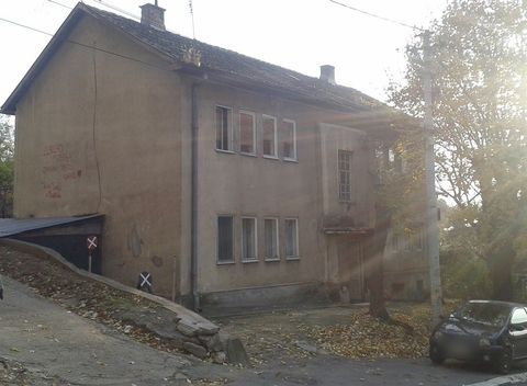 Valjevska 11 na Čukarici, u jesen